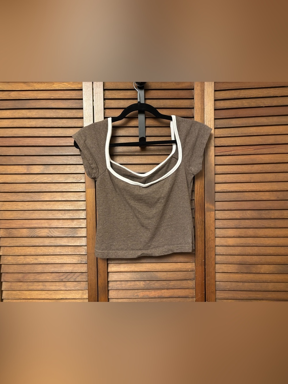 Vintage Y2K Brown Crop Top with White Contrast Trim - Picture 4 of 6
